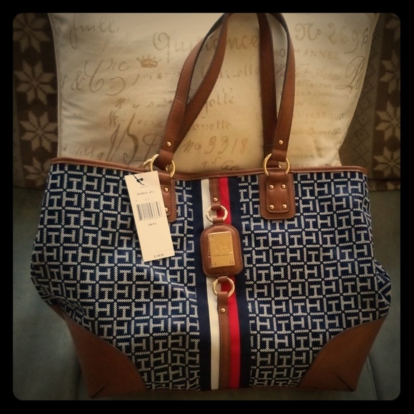 Tommy Hilfiger Handbags - Tommy Hilfiger Tote